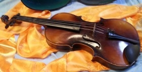 Violín tradicional años 60. Madera maciza. Antonius STRADIVARIUS. Fabricado en los años 40.