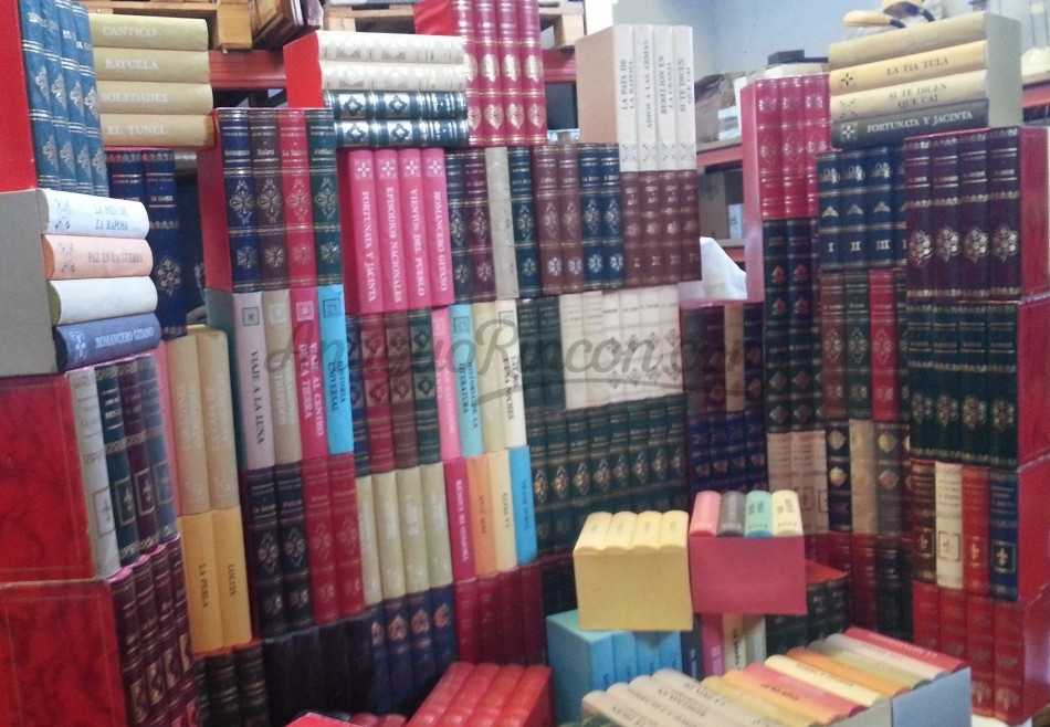 Libros FALSOS. Paquetes de libros ladrillo para alquilar como atrezzo en rodajes.