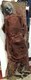 Momia. Fabricada artesanalmente en poliestireno. 1