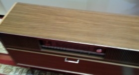 Tocadiscos. Radio en mueble. Equipo completo de radio y tocadiscos. Emblemático mueble años 60-70.