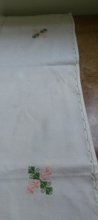 Mantel. Color beig. 100 cm * 105 cm.