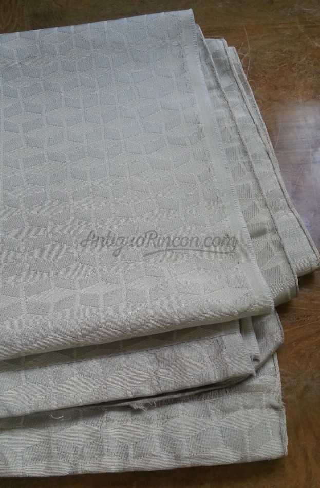 Tela retal. De rombos. Color verde. 300 cm * 141 cm. Retales. Tela retal. De rombos. Color verde. 300 cm * 141 cm. Retales.