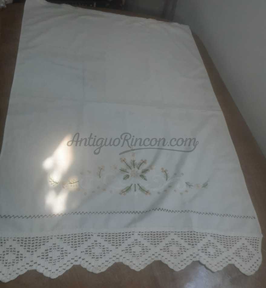 Cortina. Color crudo. 110 cm * 69 cm. Cortina. Color crudo. 110 cm * 69 cm.