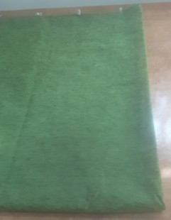 Cortina. Tela tipo saco. Verde. 266 cm * 136 cm.