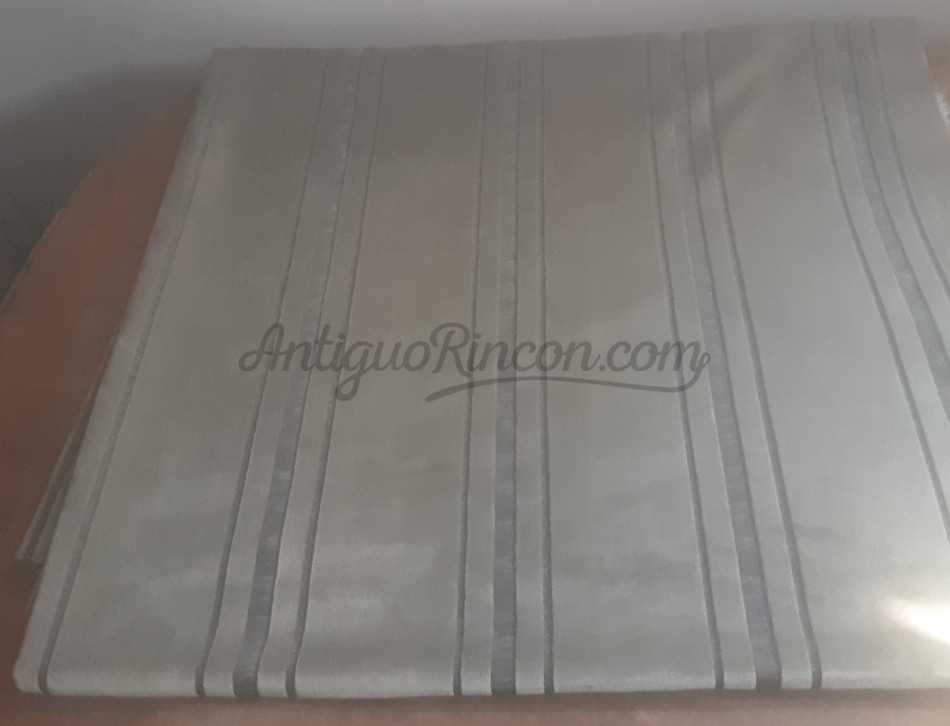 Tela retal. En terciopelo verde a rayas. 260 cm * 150 cm. Tela retal. En terciopelo verde a rayas. 260 cm * 150 cm.