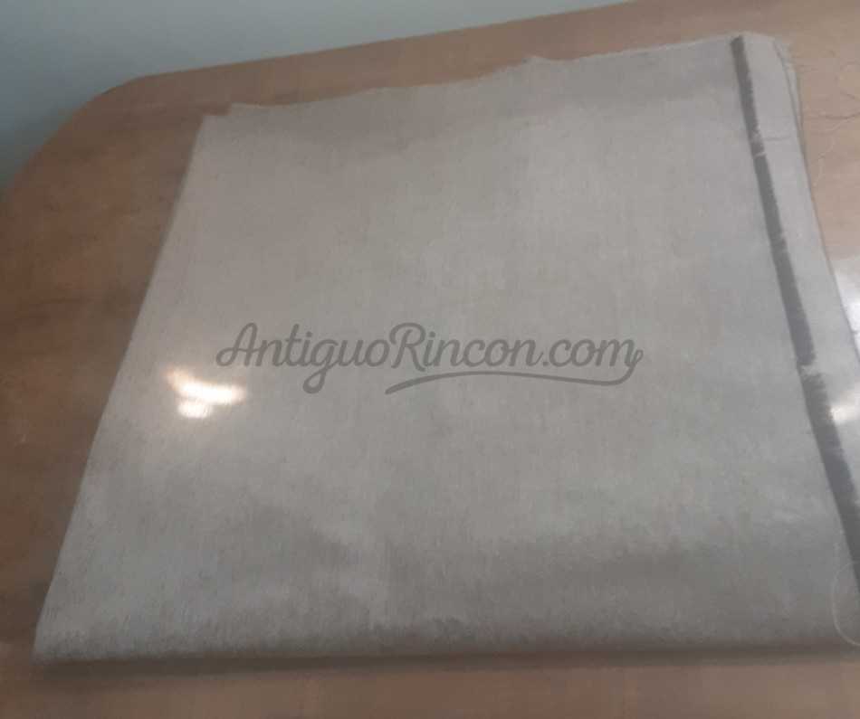Tela retal. Color marrón. Aterciopelada. 280 cm * 136 cm. Tela retal. Color marrón. Aterciopelada. 280 cm * 136 cm.