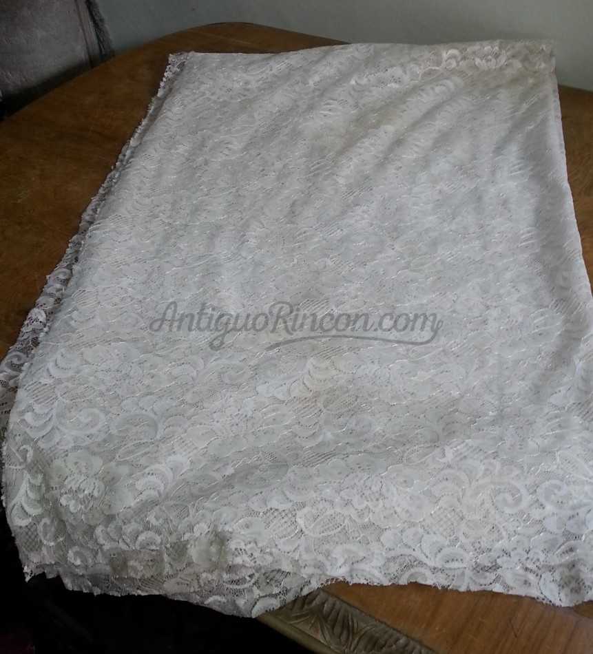 Tela retal. Encaje color blanco. 240 cm * 194 cm. Retales. Tela retal. Encaje color blanco. 240 cm * 194 cm. Retales.