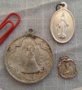 Medallas religiosas viejitas. 3 Unidades.