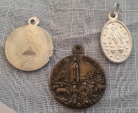 Medallas religiosas viejitas. 3 Unidades.