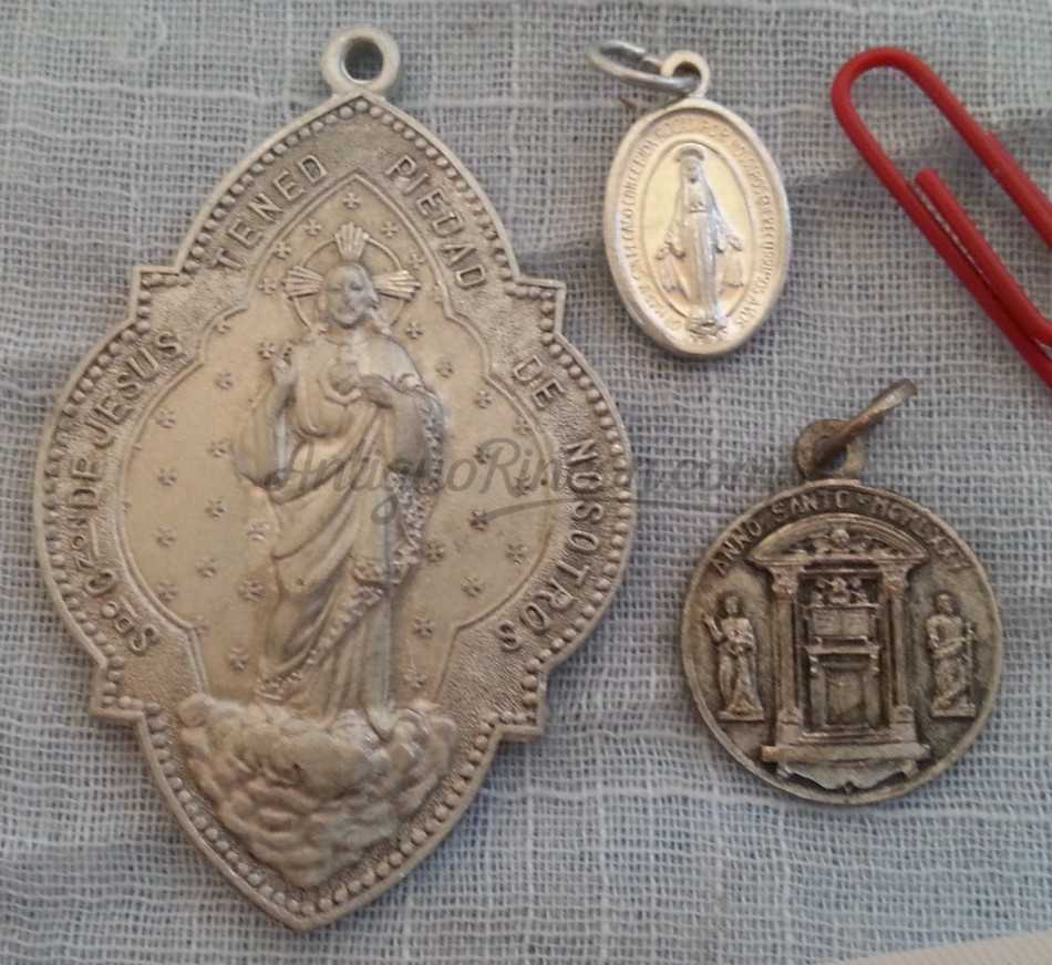 Medallas religiosas viejitas. 3 Unidades.