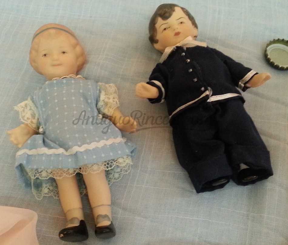 Muñecas de porcelana. Pareja. Preciosas muñecas de vieja colección.