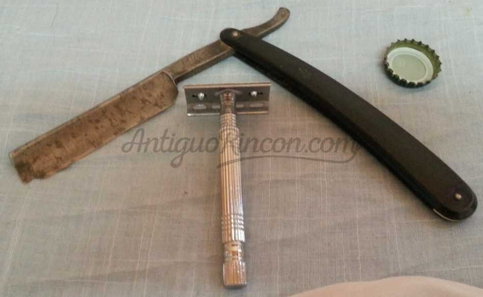 Navaja de afeitar y maquinilla. Viejas piezas de conjunto de afeitado.