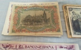 Billetes de peseta. Decoración para atrezzo. Sin valor monetario.