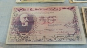 Billetes de peseta. Decoración para atrezzo. Sin valor monetario.