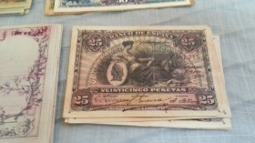 Billetes de peseta. Decoración para atrezzo. Sin valor monetario.