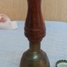 Campanilla de mesa. Estilo vintage. Mango de madera.