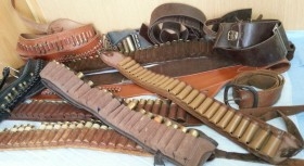 Cananas y cinturones de cartuchos de caza. Cantidad y variedad para comprar o alquilar.