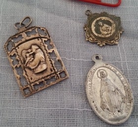 Medallas religiosas viejitas. 3 Unidades.