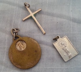 Medallas religiosas viejitas. 3 Unidades.