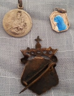 Medallas religiosas viejitas. 3 Unidades.