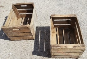 Cajas de madera. Cantidad importante de cajas viejas en madera en alquiler para decoración.