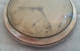 Reloj antiguo de bolsillo.