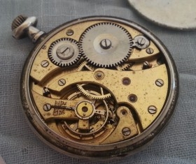 Reloj antiguo de bolsillo.