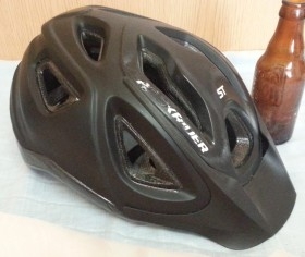 Casco para bicicleta. Marca Rockrider.