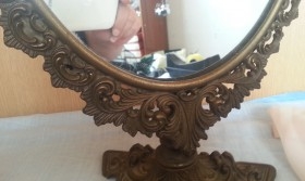 Espejo antiguo de tocador en bronce. Gran tamaño.