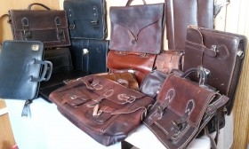 Maletines y carteras de colegio antiguos o vintage. Gran cantidad en venta o alquiler.