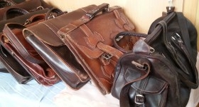 Maletines y carteras de colegio antiguos o vintage. Gran cantidad en venta o alquiler.