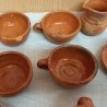 Cacharros de cocina en barro. Objetos rústicos.