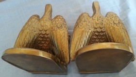 Sujeta-libros en bronce con forma de águila. Pareja. Buen estado general.