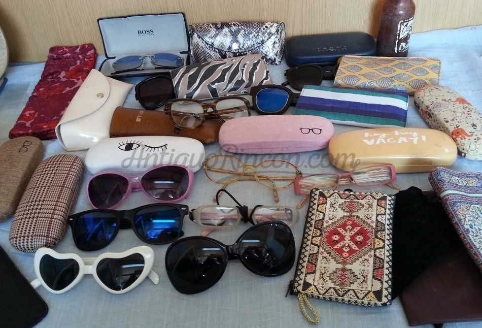 Gafas y fundas de gafas. Estilo vintage. Gran cantidad en venta o alquiler.