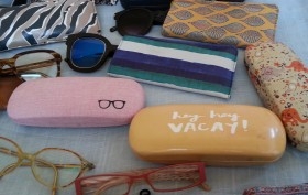 Gafas y fundas de gafas. Estilo vintage. Gran cantidad en venta o alquiler.