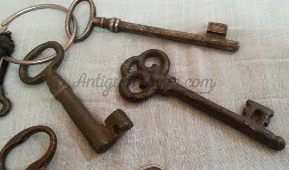 Llaves antiguas de puertas. Colección de 6 llaves originales. Llaves antiguas de puertas. Colección de 6 llaves originales.