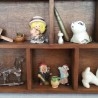 Colección de 23 miniaturas en expositor de madera.