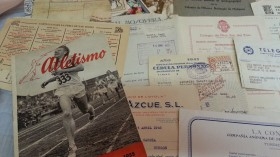 Documentos antiguos. Legajos para decoración a atrezzo.