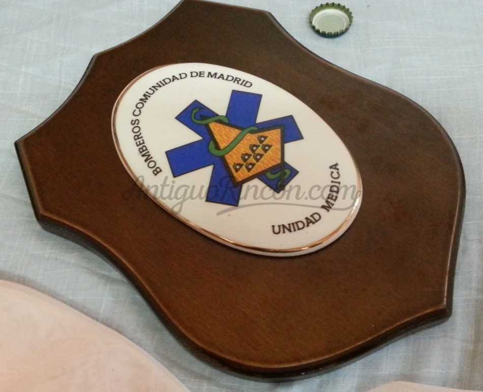 Metopa. Placa de la Unidad Médica de Bomberos de Madrid.