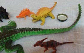 Dinosaurios de juguete. Fabricados en plástico y goma.