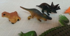 Dinosaurios de juguete. Fabricados en plástico y goma.