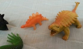 Dinosaurios de juguete. Fabricados en plástico y goma.