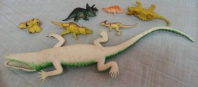 Dinosaurios de juguete. Fabricados en plástico y goma.