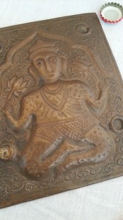 Placa de Dios Indio en cobre repujado. Años 70.