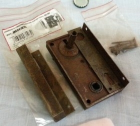 Cerradura para sobreponer.  No tiene llave.