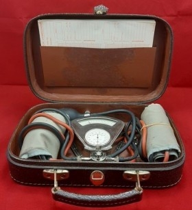Oscilómetro años 30. Origen Alemán. Antiguo tensiómetro.
