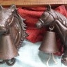 Campanillas en hierro. Forma cabeza caballo. Pareja. NUevas.