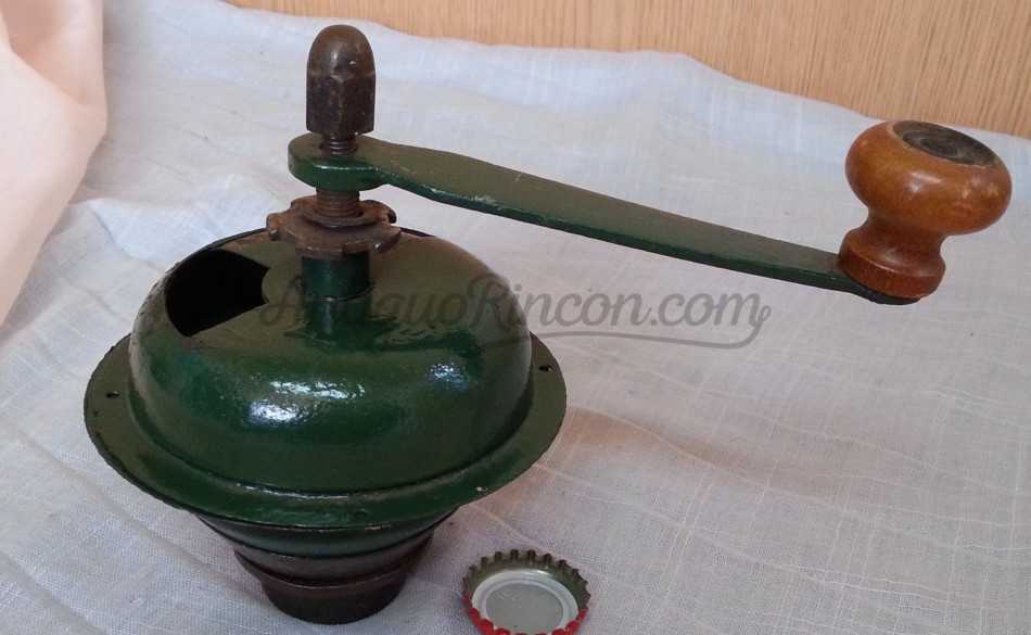 Tapa de Molinillo antiguo de café para reutilizar. Tapa de Molinillo antiguo de café para reutilizar.