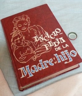 Libro. Enciclopedia de la Madre y el Hijo. Año 1972.