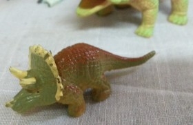 Dinosaurios de juguete. Fabricados en plástico y goma.